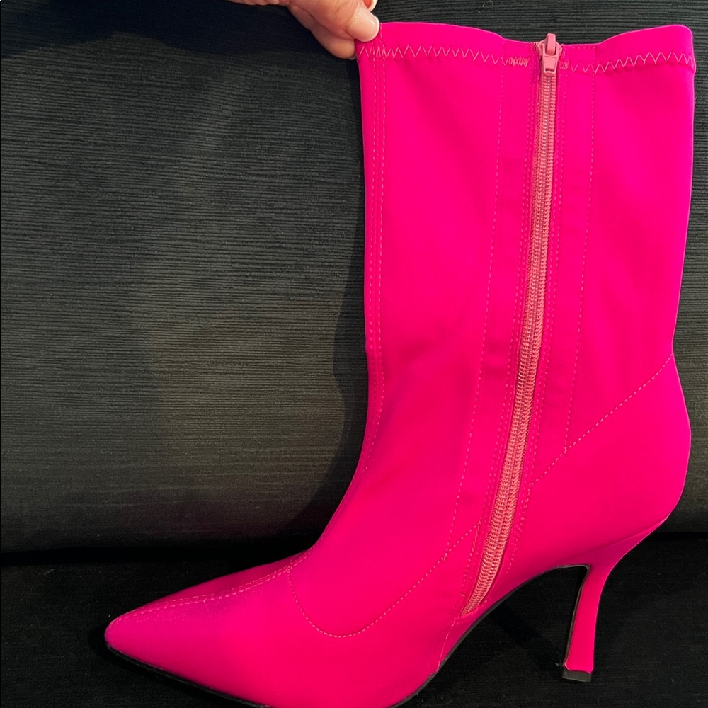 NEW Fuchia Pointed Toe Ankle Boots size 8!